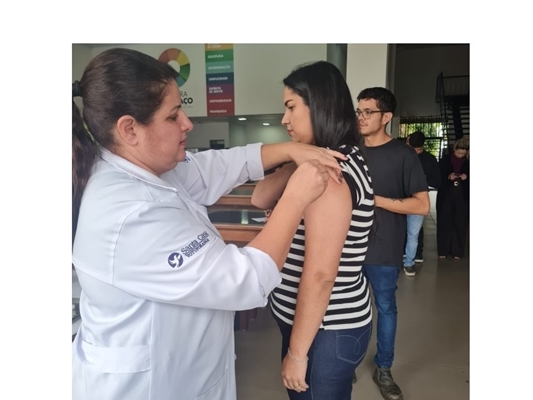 Consultório de Simonsen aplica vacina da gripe na Noroaço