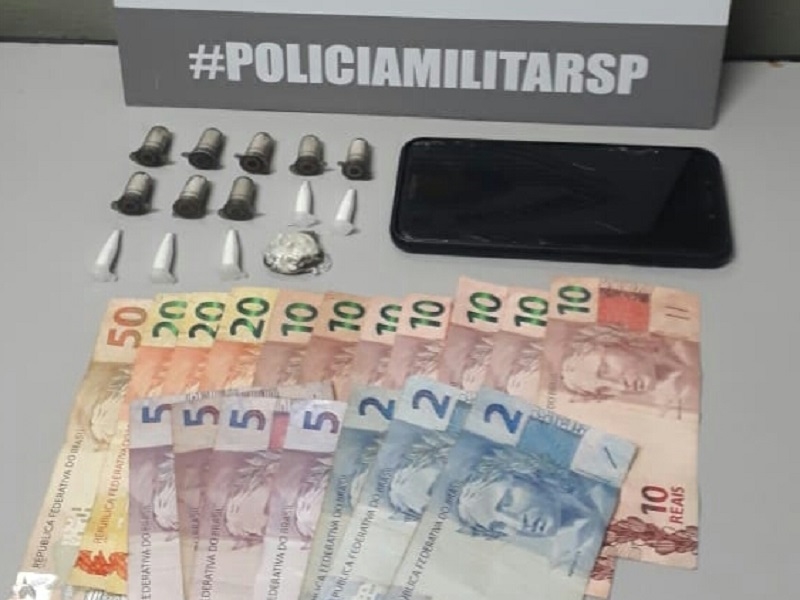Jovem 'vendedor' de cocaína e maconha é preso pela PM