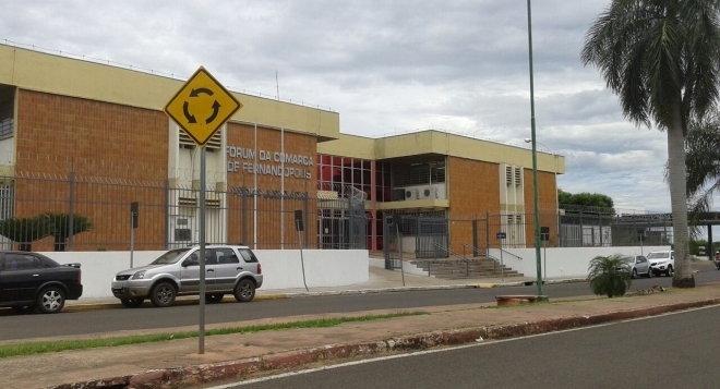 FAMÍLIA PROCESSA SHOPPING DE FERNANDÓPOLIS POR CHOQUE