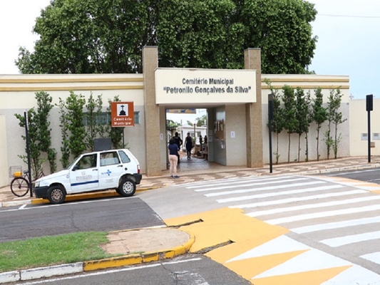 Saúde de Votuporanga alerta contra dengue no cemitério 