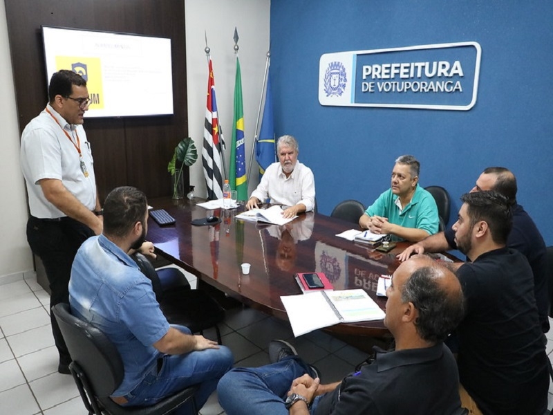 Prefeito recebe plano de segurança por monitoramento