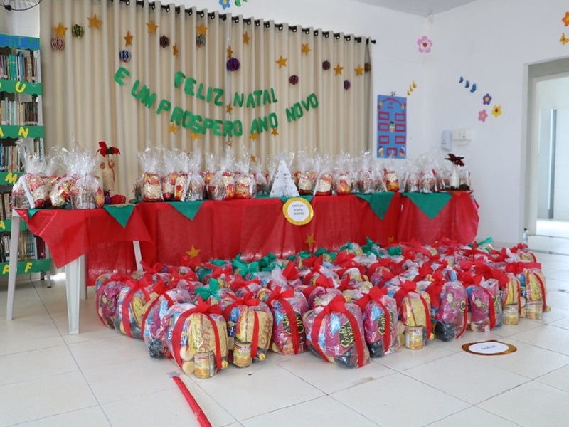 Assistência Social entrega kits de Natal