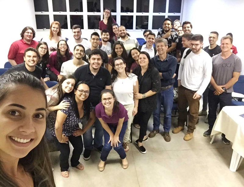ESTAGIÁRIOS FAZEM PROJETOS