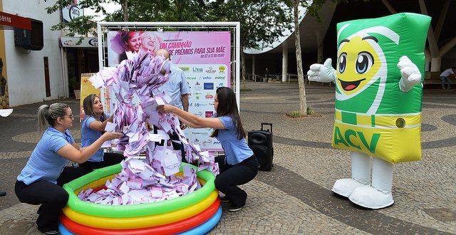 TRÊS MULHERES PREMIADAS PELO COMÉRCIO NO DIA DAS MÃES