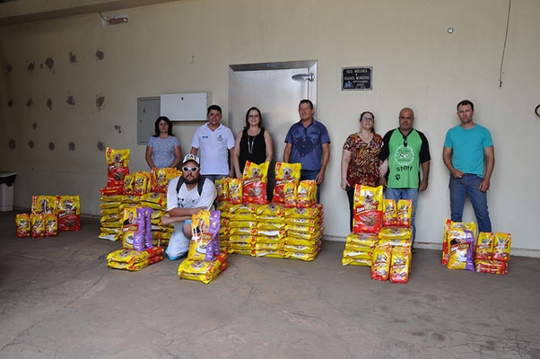 FUNDO SOCIAL REPASSA RAÇÃO PRA PROTETORES DE ANIMAIS