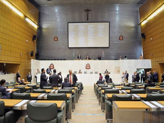 ALESP aprova aumento e piso dos professores vai para R$ 5 mil