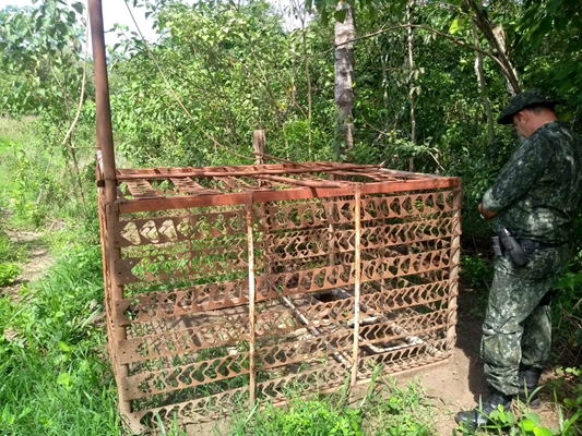 Homem é multado por ter gaiolona de pegar animais