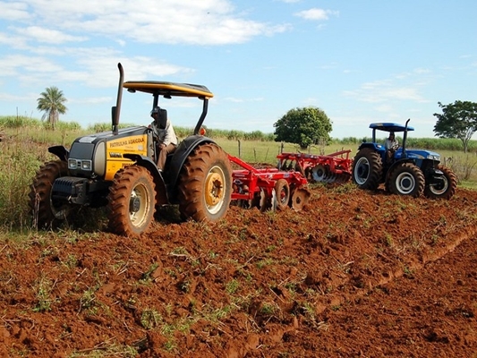 Serginho da Farmácia pede máquinas para o Patrulha Agrícola