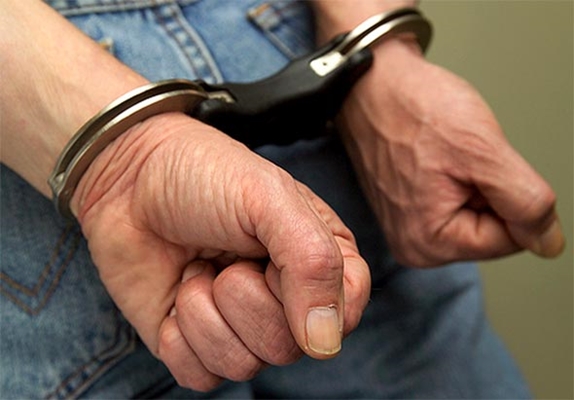ABSURDO: pai é preso acusado de abusar de filho com Síndrome de Down