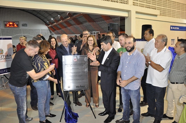 DADO ENTREGA PROJETOS AO SECRETÁRIO DE ESPORTES