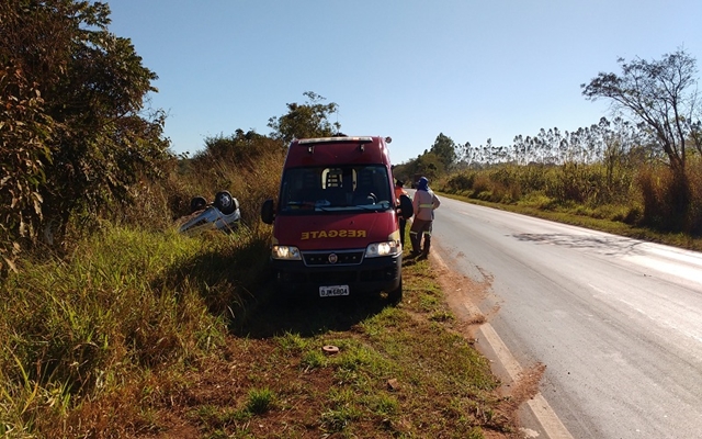 POEIRA DE CANAVIEIRO PROVOCA CAPOTAMENTO PERTO DE VOTUPORANGA