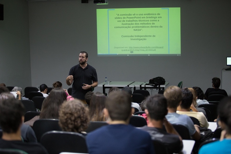 Jornalismo e Publicidade da UNIFEV participam de palestra