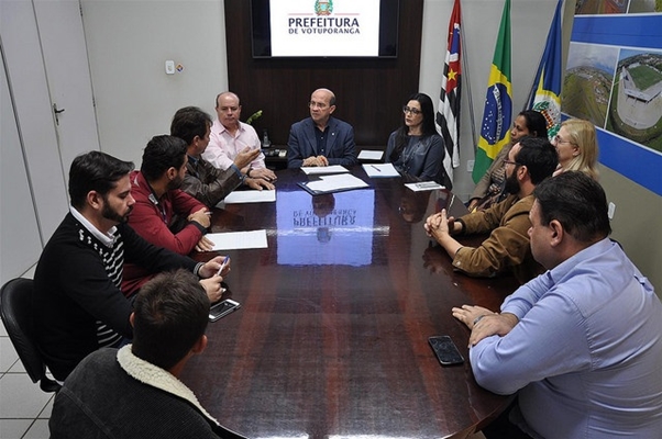 Integrantes do Conselho de Turismo se reúnem com o prefeito de Votuporanga 