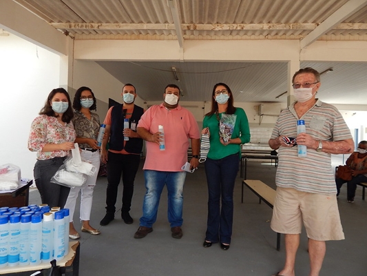 Assistência Social entrega álcool gel a recicladores 