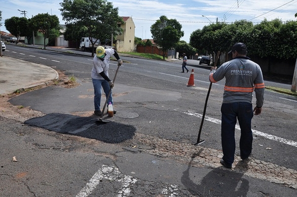 PREFEITURA REFORÇA OPERAÇÃO TAPA-BURACO