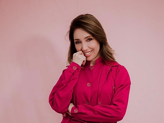 Cuidado com o 'clareamento dental com carvão'