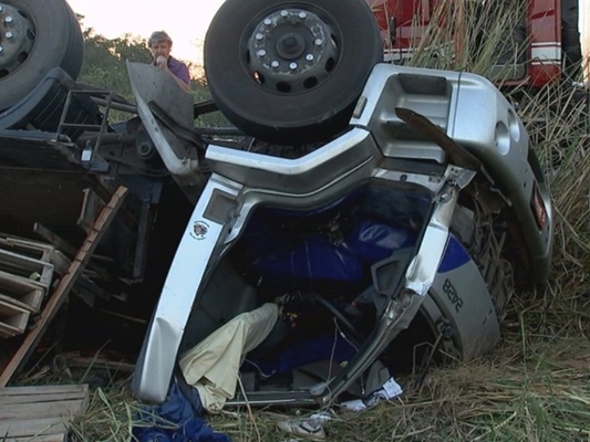 Motorista de caminhão morre em acidente perto de Cedral