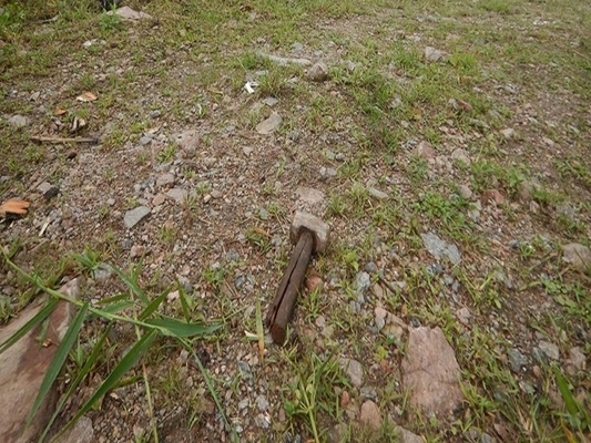 Marreta apreendida no local do crime (Imagem reprodução TVVALEPARAÍBA/G1)