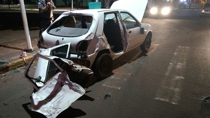 Quatro feridos em capotamento no centro de Ilha Solteira