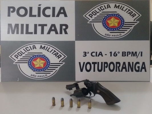 PM PRENDE HOMEM COM ARMA APÓS AMEAÇAS