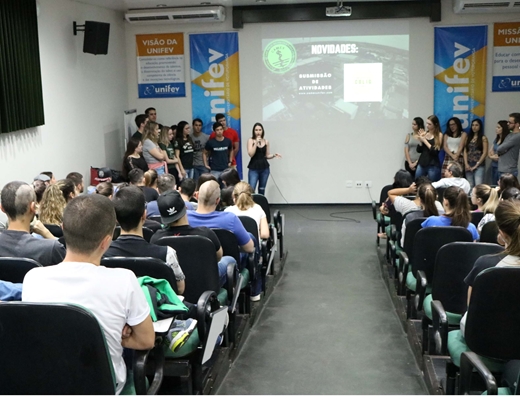 UNIFEV RECEOCIONA TURMA DE MEDICINA
