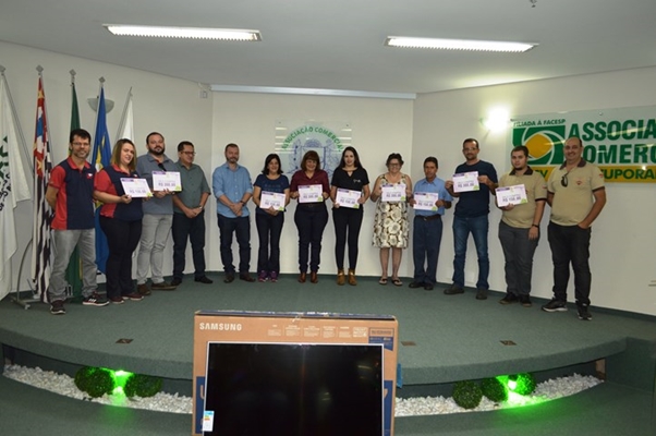 GANHADORES DA ACV RECEBEM PRÊMIOS DAS MÃES