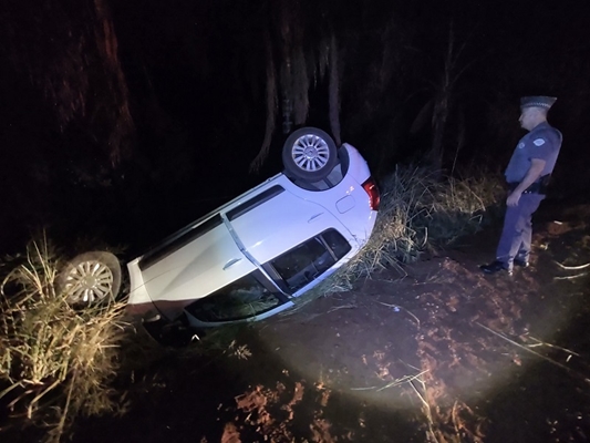 Jovem morre em acidente e 2 irmãs ficam feridas