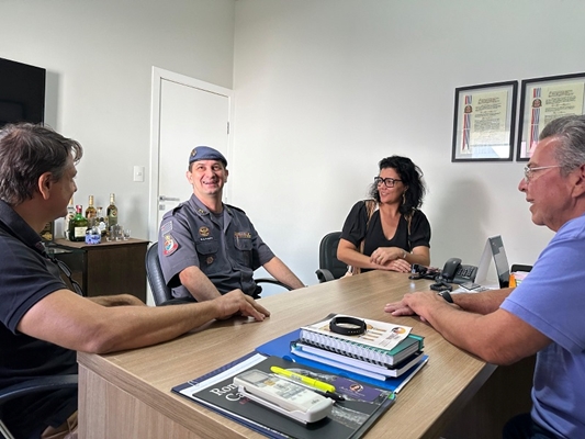 Carlão Pignatari recebe comandante regional da PM
