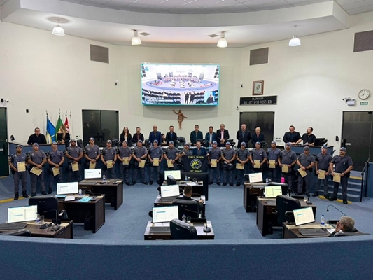 Câmara homenageia policiais militares da Força Tática