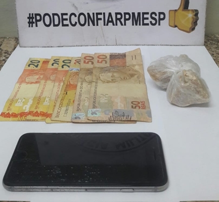 Traficante tenta fugir da PM com pedrona de crack