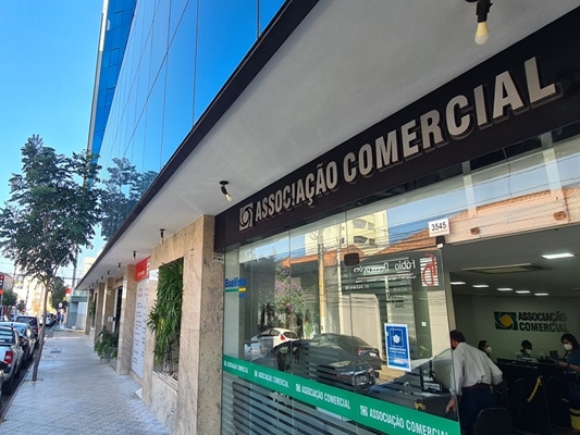 Associação Comercial debate calendário de final de ano