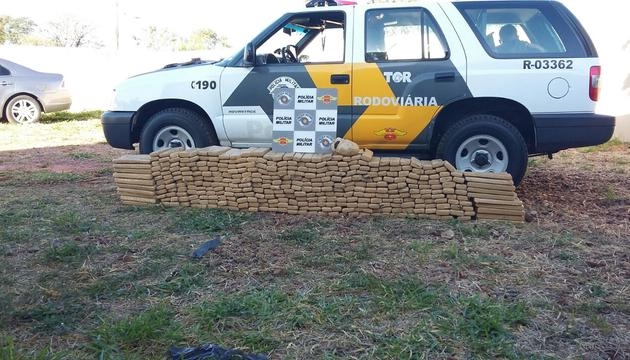 Polícia pega carro cheio de droga em Neves Paulista