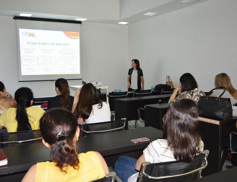 Alunos de nutrição tem palestra do Conselho Regional da profissão 