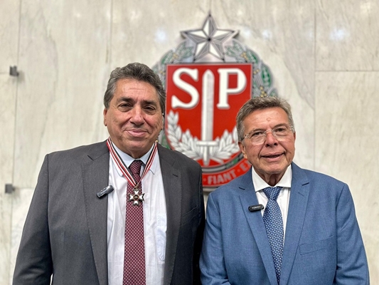 Carlão Pignatari entrega Colar de Honra ao Mérito a Vadão Gomes