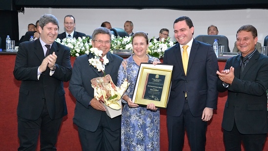 Secretária de Assistência Social recebe Insígnia da Câmara de Votuporanga