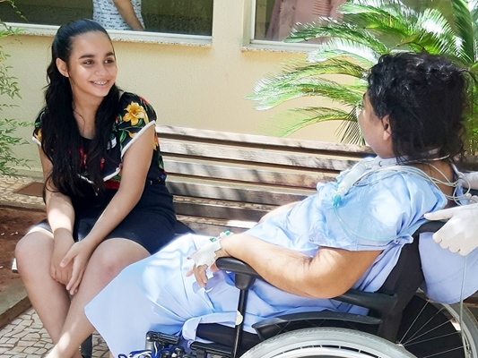 Reencontro emocionante de mãe com filha após 38 dias na UTI