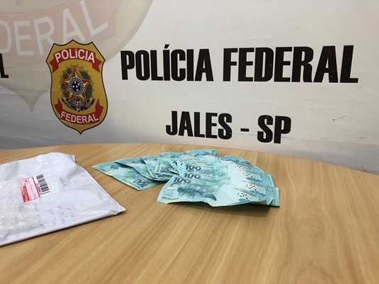 Foram apreendidos R$ 4 mil em dinheiro falso