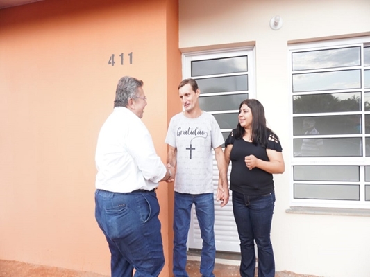 Carlão anuncia 383 casas em 5 cidades da região