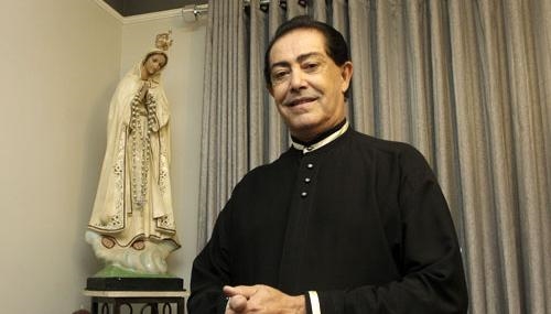 PADRE SILVIO PASSA POR NOVA CIRURGIA