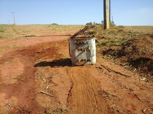 AMÉRICO DE CAMPOS/ÁLVARES FLORENCE: ladrões roubam fios e transformadores