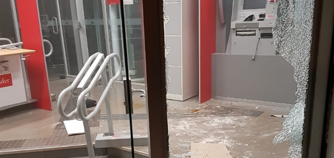 POLÍCIA MILITAR MANDA BALA EM LADRÕES DE BANCO EM POPULINA