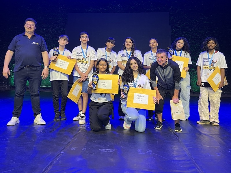 Colégio Unifev premia 