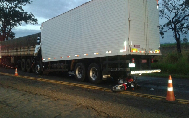 Acidente na rodovia Feliciano Sales Cunha, perto de Poloni