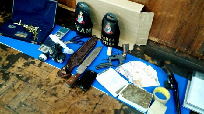 PM e DISE prendem traficante com 2 armas e maconha em Votuporanga 