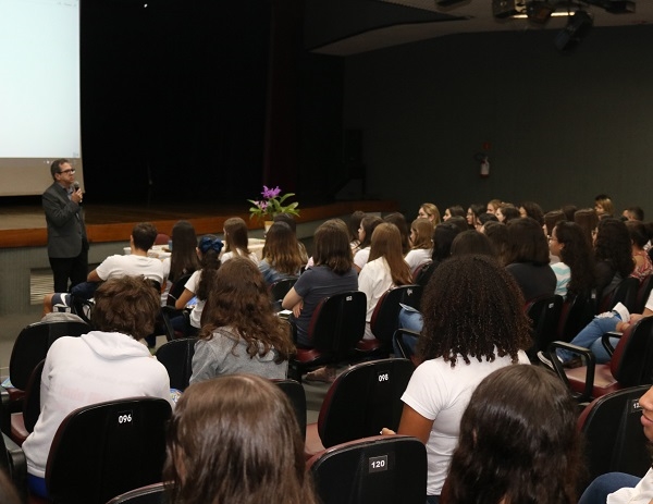 UNIFEV É DESTAQUE EM EXPÔ-PROFISSÕES