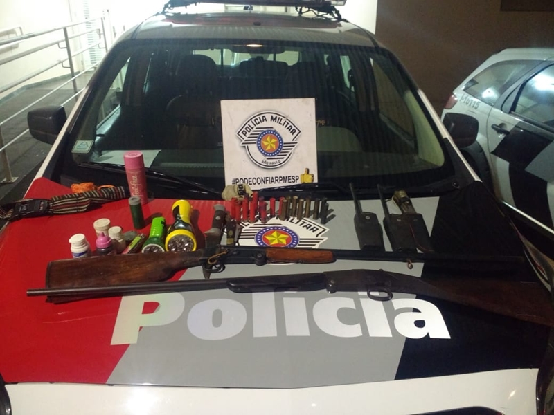 PM PRENDE 2 CAÇADORES EM ESTRADA 
