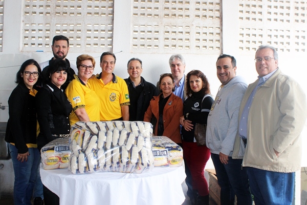 LIONS E ACV ARRECADAM 540 LITROS DE ÓLEO PARA SANTA CASA