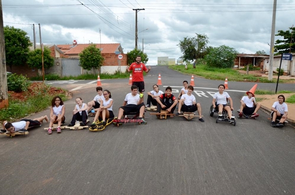 Escola SESI faz corrida de rolimã e esportes radicais