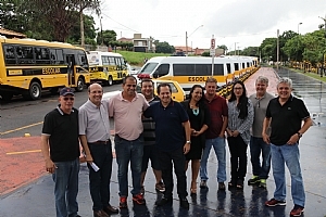 PREFEITO APRESENTA 50 CARROS DA FROTA