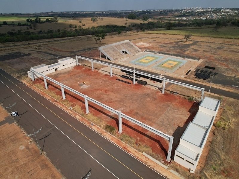 Cobertura começa a modificar área do Centro de Eventos